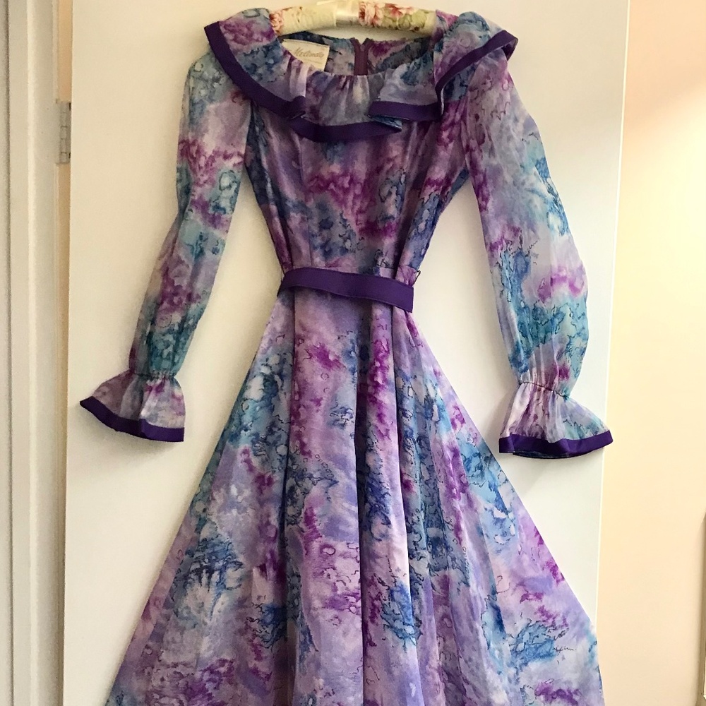 Vintage early 1970s Mother of the Bride Dress fitted